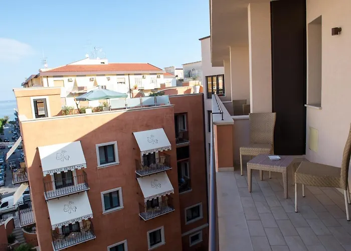 Отель Artemis 4*